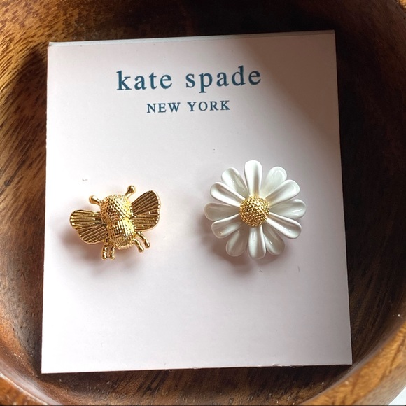 New Kate Spade White Flower Daisy Bee Earrings